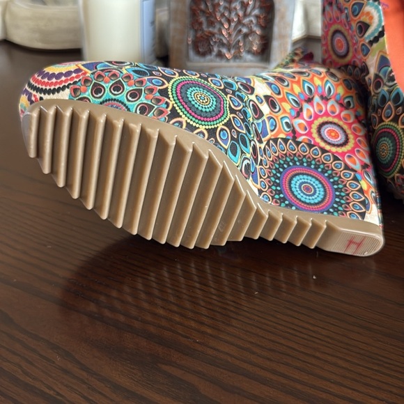 ANDREA FENZI Women's Multicolor Patterned Heels - Picture 9 of 9